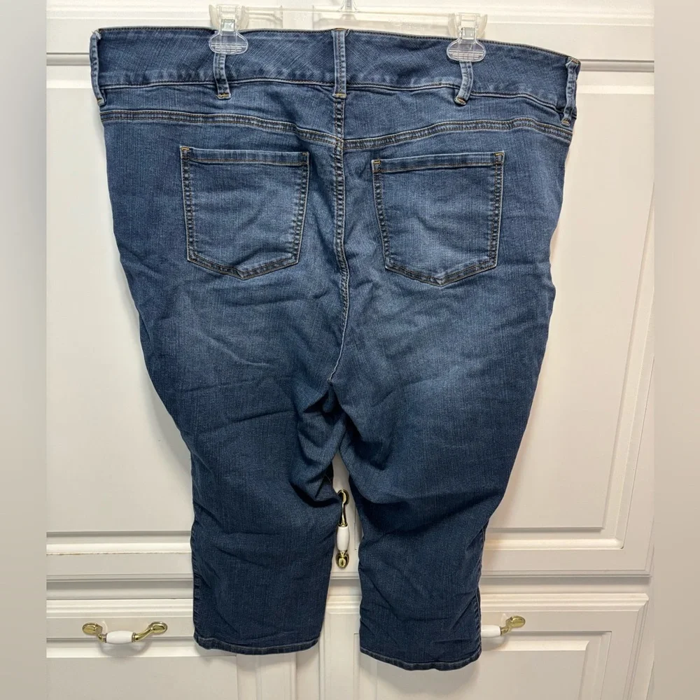 Torrid Super Denim Jegging Crop Button Fly Blue Jeans Women’s Size 24 - Picture 2 of 7